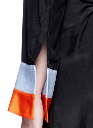 Detail View - Click To Enlarge - EMILIO PUCCI - Stripe cuff twist back silk dress