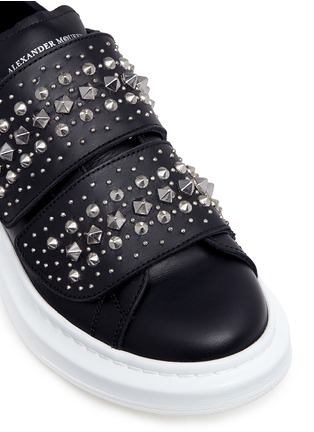 Detail View - Click To Enlarge - ALEXANDER MCQUEEN - 'Larry' chunky outsole stud leather sneakers