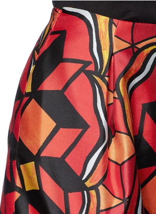 Detail View - Click To Enlarge - CHICTOPIA - Geometric print silk shorts