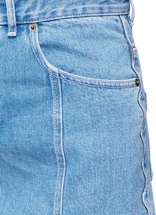 Detail View - Click To Enlarge - CHLOÉ - Scalloped seam cotton denim skirt