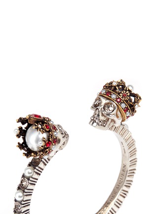 Detail View - Click To Enlarge - ALEXANDER MCQUEEN - King and Queen skull Swarovski crystal cuff