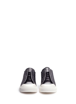 Front View - Click To Enlarge - ALEXANDER MCQUEEN - Crinkled metallic leather sneakers