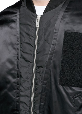Detail View - Click To Enlarge - MAISON MARGIELA - Felt patch padded satin bomber jacket