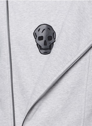 Detail View - Click To Enlarge - ALEXANDER MCQUEEN - Skull appliqué asymmetric zip hoodie