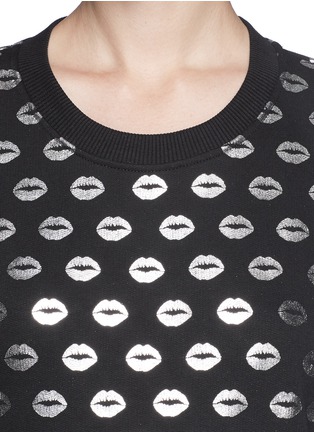 Detail View - Click To Enlarge - MARKUS LUPFER - Smacker lip foil print sweatshirt
