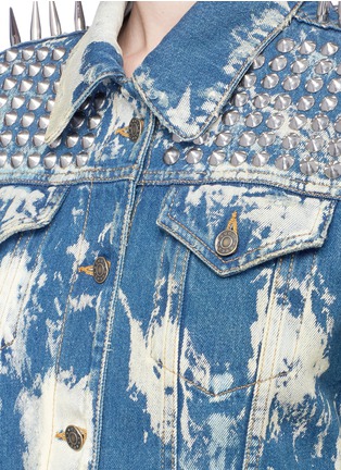 Detail View - Click To Enlarge - GUCCI - Mixed stud oversized bleached denim jacket