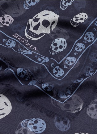 Detail View - Click To Enlarge - ALEXANDER MCQUEEN - Bicolour skull silk-modal scarf
