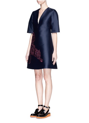 Figure View - Click To Enlarge - STELLA MCCARTNEY - Tiger embroidery cotton duchesse dress