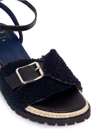 Detail View - Click To Enlarge - SACAI - Leather ankle strap sheepskin shearling sandals