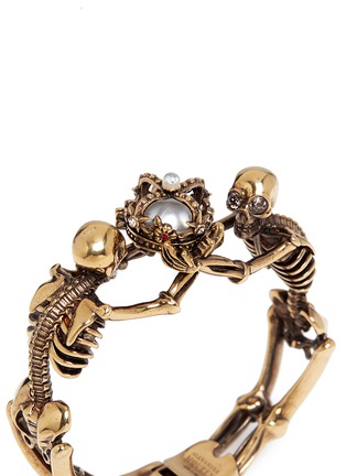 Detail View - Click To Enlarge - ALEXANDER MCQUEEN - Skeleton faux pearl crown cuff