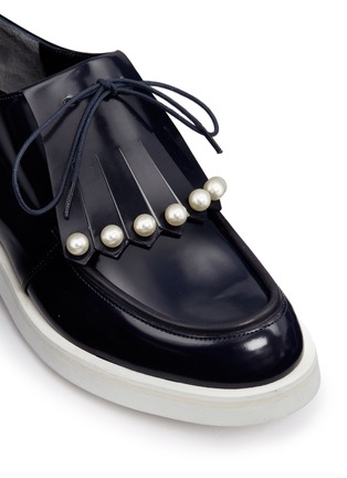 Detail View - Click To Enlarge - CLERGERIE - 'Biro' detachable faux pearl kiltie leather derbies