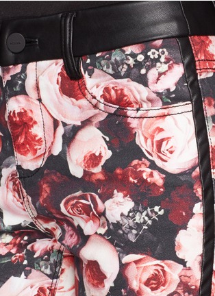 Detail View - Click To Enlarge - MO&CO. EDITION 10 - Leather trim rose print crop skinny jeans