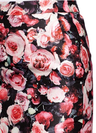 Detail View - Click To Enlarge - MO&CO. EDITION 10 - Faded rose print pencil skirt