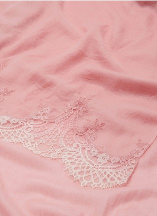 Detail View - Click To Enlarge - JANAVI - Ombré lace trim cashmere scarf