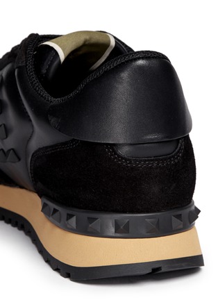 Detail View - Click To Enlarge - VALENTINO GARAVANI - Rubber Rockstud leather suede sneakers