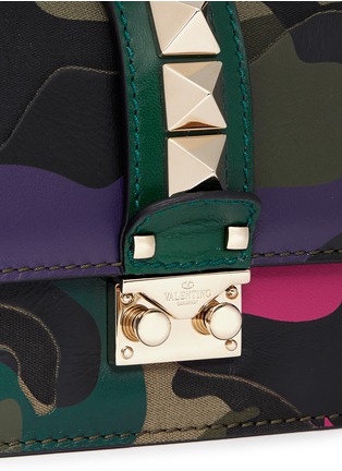 Detail View - Click To Enlarge - VALENTINO GARAVANI - 'Rockstud Lock' mini camouflage leather canvas chain bag