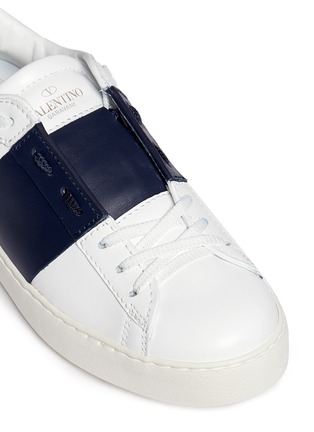 Detail View - Click To Enlarge - VALENTINO GARAVANI - 'Rockstud' contrast panel leather sneakers