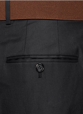 Detail View - Click To Enlarge - ALEXANDER MCQUEEN - Contrast belt cotton twill pants