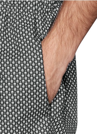 Detail View - Click To Enlarge - ALEXANDER MCQUEEN - Micro skull print cotton shorts
