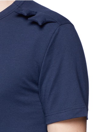 Detail View - Click To Enlarge - COMME DES GARÇONS SHIRT - Star embossed cotton T-shirt