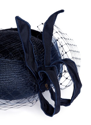 Detail View - Click To Enlarge - PIERS ATKINSON - Crin veil flying bow straw percher hat