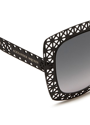 Detail View - Click To Enlarge - ALEXANDER MCQUEEN - Lattice fretwork metal square sunglasses