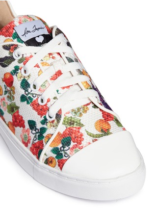 Detail View - Click To Enlarge - ISA TAPIA - 'Caelan' heart patch fruit print sneakers