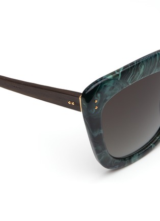 Detail View - Click To Enlarge - LINDA FARROW - Ebony wood temple marbled acetate square sunglasses
