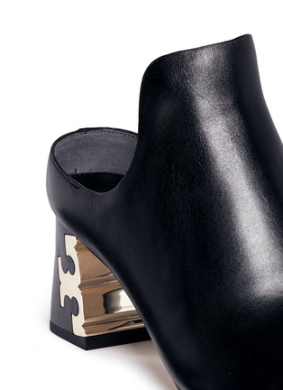 Detail View - Click To Enlarge - TORY BURCH - 'Finley' logo plaque heel leather mules