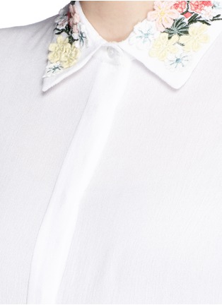 Detail View - Click To Enlarge - ALICE & OLIVIA - 'Saira' floral embroidered collar crépon shirt