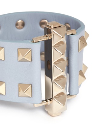 Detail View - Click To Enlarge - VALENTINO GARAVANI - 'Rockstud' bar clasp wide leather bracelet