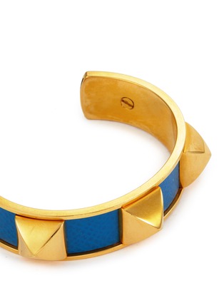 Detail View - Click To Enlarge - LANE CRAWFORD VINTAGE ACCESSORIES - Blue Courchevel wide leather bracelet