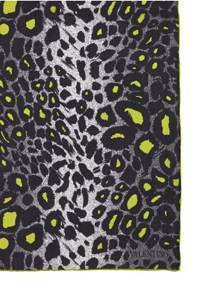 Detail View - Click To Enlarge - VALENTINO GARAVANI - Neon leopard print silk scarf