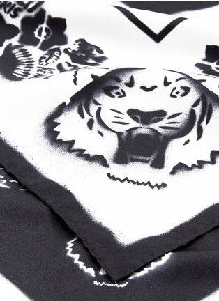 Detail View - Click To Enlarge - KENZO - Tiger graffiti print silk bandana scarf