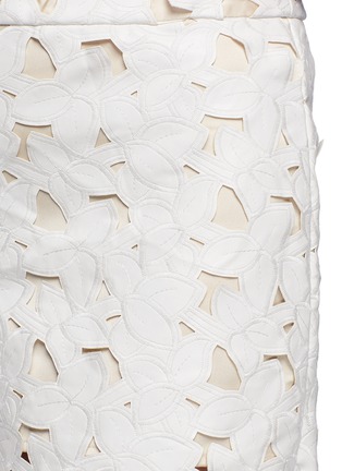 Detail View - Click To Enlarge - ALICE & OLIVIA - 'Amaris' floral cutout faux leather shorts