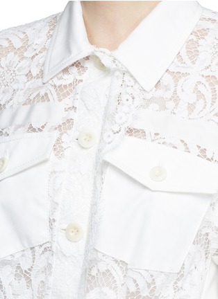 Detail View - Click To Enlarge - SACAI - Embroidered patch guipure lace denim wrap dress