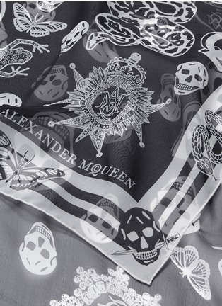 Detail View - Click To Enlarge - ALEXANDER MCQUEEN - Skull badge silk scarf