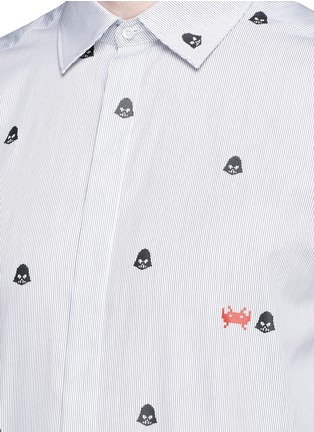 Detail View - Click To Enlarge - NEIL BARRETT - 'Darth Vader' print stripe short sleeve shirt