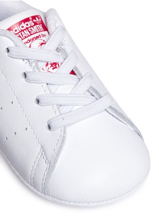 Detail View - Click To Enlarge - ADIDAS - 'Stan Smith Crib' leather slip-on infant sneakers