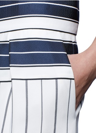 Detail View - Click To Enlarge - CHLOÉ - Striped double pleated shorts