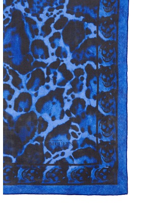 Detail View - Click To Enlarge - ALEXANDER MCQUEEN - Animalier skull print silk scarf