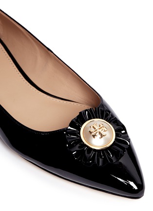 Detail View - Click To Enlarge - TORY BURCH - 'Melody' logo pearl metallic leather skimmer flats