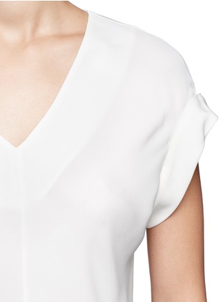 Detail View - Click To Enlarge - THEORY - Silk V-neck rolled-cuff top