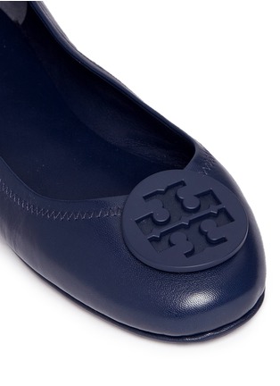 Detail View - Click To Enlarge - TORY BURCH - 'Minnie Travel' leather ballet flats