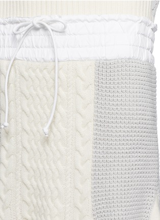 Detail View - Click To Enlarge - SACAI LUCK - Drawstring hem cable knit wool flare skirt