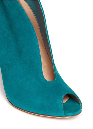 Detail View - Click To Enlarge - GIANVITO ROSSI - V-throat suede booties
