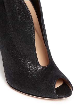Detail View - Click To Enlarge - GIANVITO ROSSI - V-throat cracked leather booties