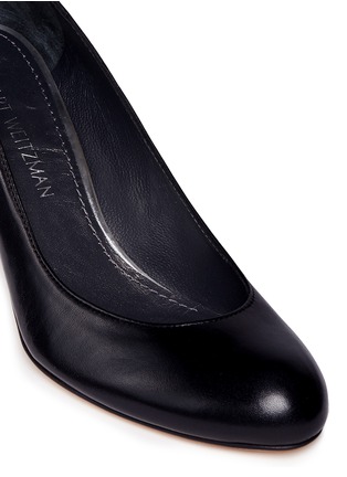 Detail View - Click To Enlarge - STUART WEITZMAN - 'Moody' leather pumps
