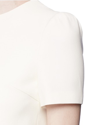Detail View - Click To Enlarge - ALEXANDER MCQUEEN - Pleat overlay crepe cape dress