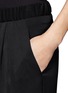 Detail View - Click To Enlarge - HELMUT LANG - Loose-fit capri pants